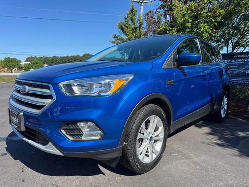 Lightning Blue Metallic 2019 Ford Escape SE