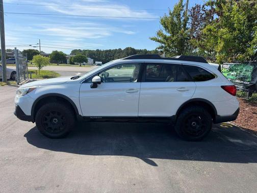 Crystal White Pearl 2019 Subaru Outback 2.5i Premium