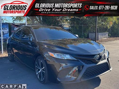 Midnight Black Metallic 2018 Toyota Camry SE