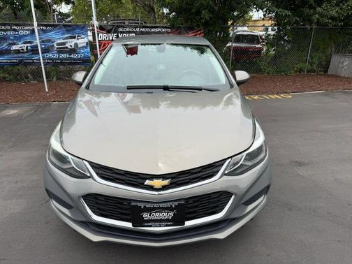 Gold 2017 Chevrolet Cruze LT
