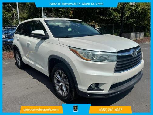 White 2015 Toyota Highlander LE Plus