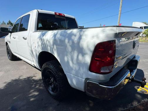 Bright White Clearcoat 2017 RAM 1500 SLT
