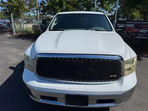 Bright White Clearcoat 2017 RAM 1500 SLT