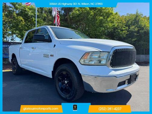 Bright White Clearcoat 2017 RAM 1500 SLT