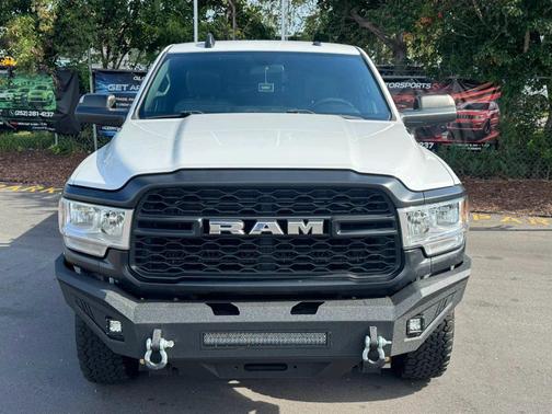 Bright White Clearcoat 2022 RAM 2500 Tradesman Crew Cab 4x4 8' Box