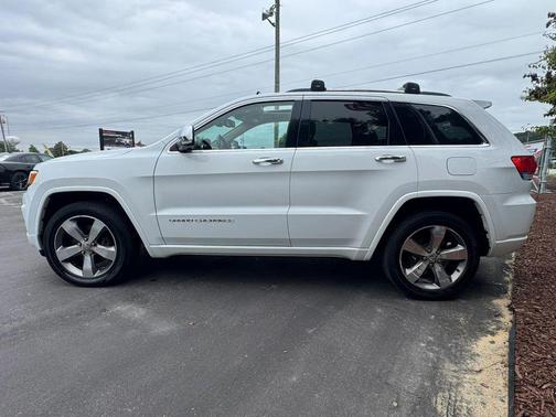 White 2016 Jeep Grand Cherokee Overland