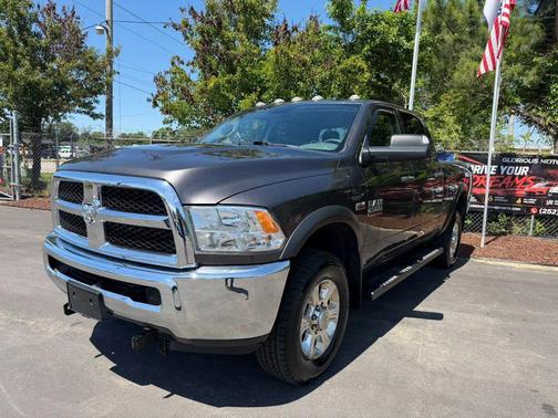 Granite Crystal Metallic Clearcoat 2018 RAM 2500 Tradesman Crew Cab 4x4 6'4' Box
