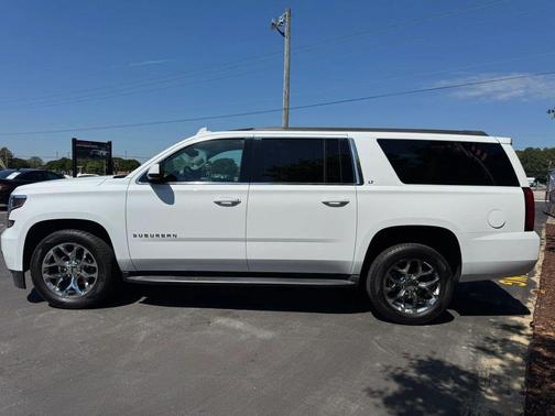 Summit White 2018 Chevrolet Suburban LT