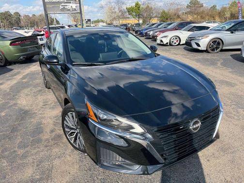 Super Black 2023 Nissan Altima 2.5 SV