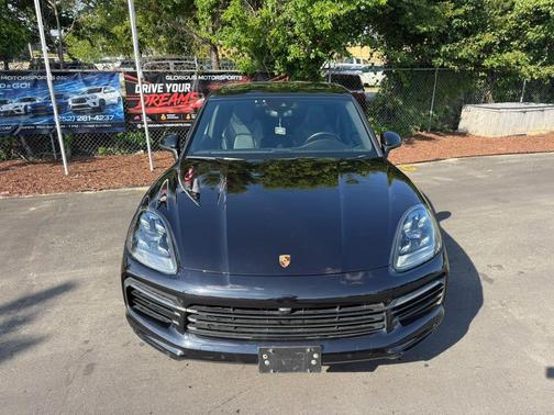 Jet Black Metallic 2020 Porsche Cayenne S