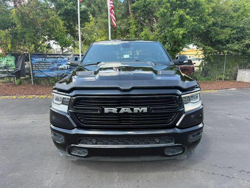 Diamond Black Crystal Pearlcoat 2019 RAM 1500 Laramie