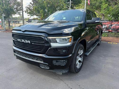 Diamond Black Crystal Pearlcoat 2019 RAM 1500 Laramie