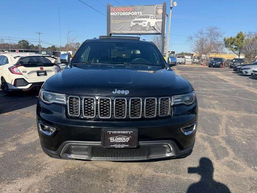 Diamond Black Crystal Pearlcoat 2017 Jeep Grand Cherokee Limited