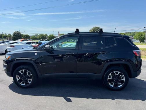 Diamond Black Crystal Pearlcoat 2018 Jeep Compass Trailhawk