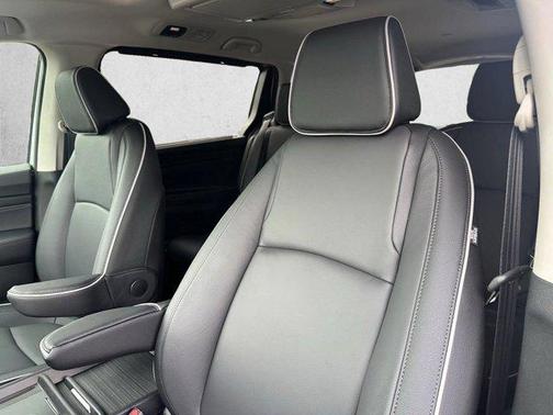 Solar Silver Metallic 2026 Honda Odyssey Touring