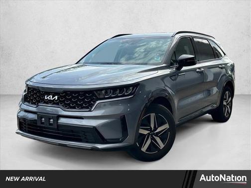 Everlasting Silver 2023 Kia Sorento S