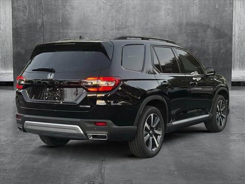 2025 Honda Pilot Touring 8-Passenger