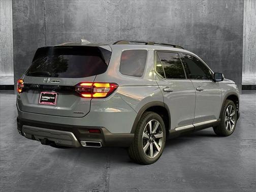 2025 Honda Pilot Touring 8-Passenger