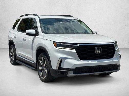 Crystal Black Pearl 2024 Honda Pilot Elite