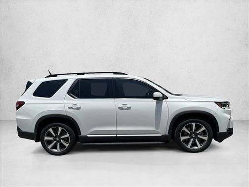 Crystal Black Pearl 2024 Honda Pilot Elite