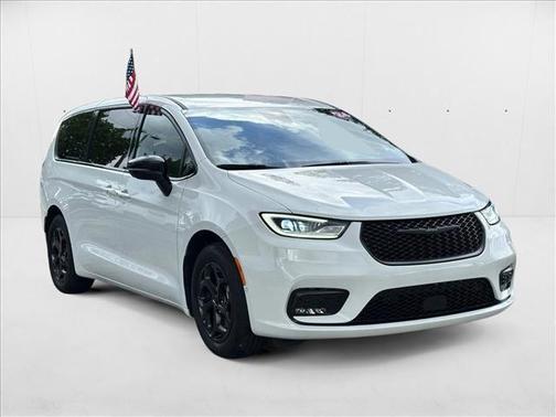 2024 Chrysler Pacifica Hybrid S Appearance Pkg