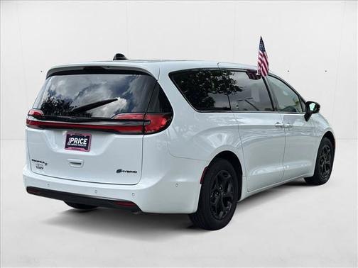 2024 Chrysler Pacifica Hybrid S Appearance Pkg