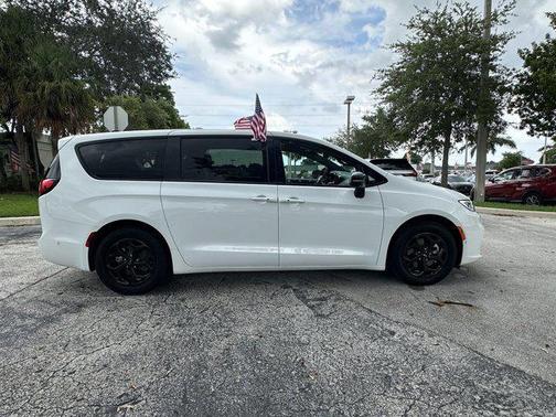 2024 Chrysler Pacifica Hybrid S Appearance Pkg