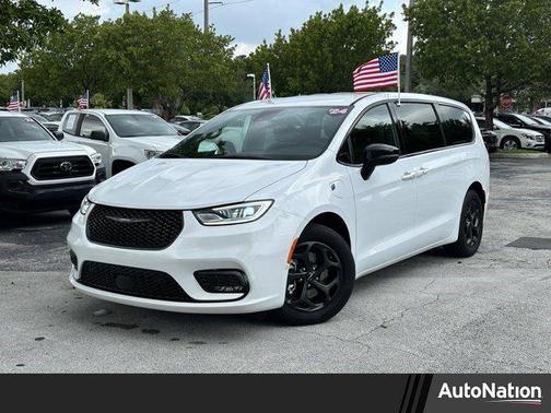 2024 Chrysler Pacifica Hybrid S Appearance Pkg