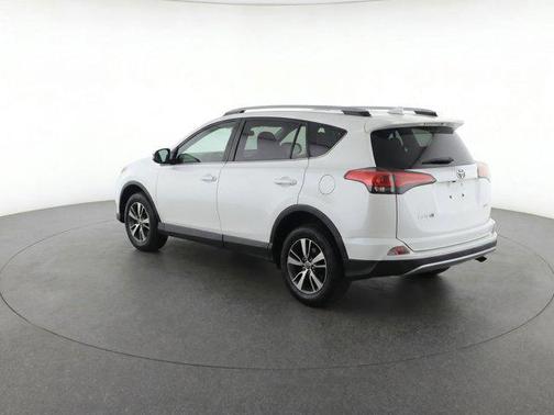 Super White [White 2017 Toyota RAV4 XLE
