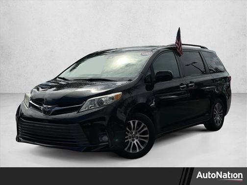 2020 Toyota Sienna XLE