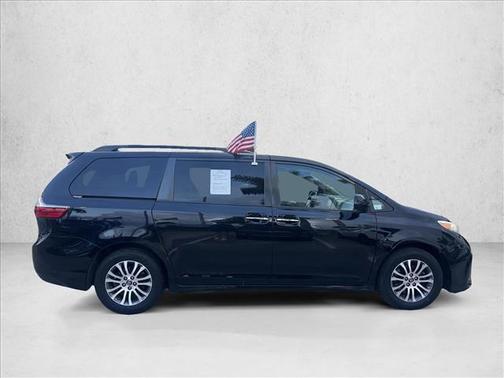 2020 Toyota Sienna XLE