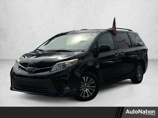 2020 Toyota Sienna XLE