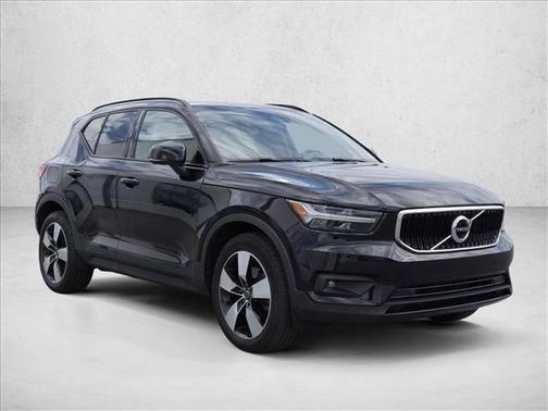 Onyx Black Metallic 2021 Volvo XC40 T5 Momentum