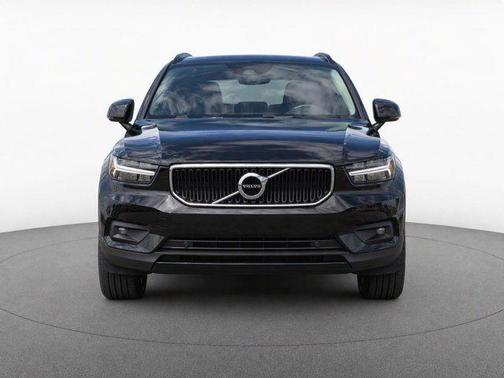 Onyx Black Metallic 2021 Volvo XC40 T5 Momentum