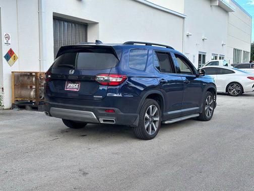 2023 Honda Pilot Touring 8-Passenger