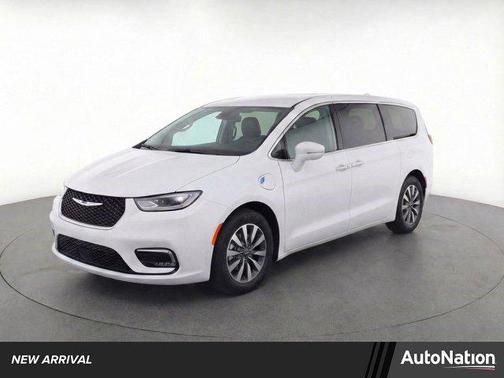 Bright White Clearcoat 2022 Chrysler Pacifica Hybrid Touring L