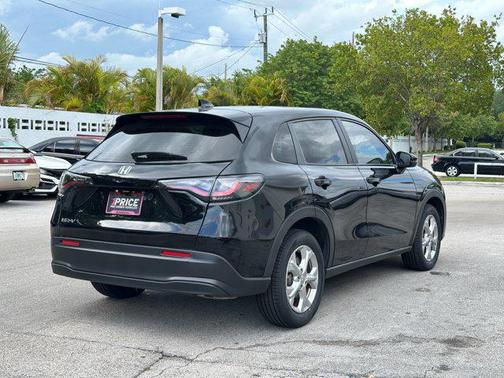 Crystal Black Pearl 2024 Honda HR-V LX