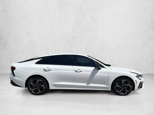 Snow White Pearl 2025 Kia K5 GT-Line