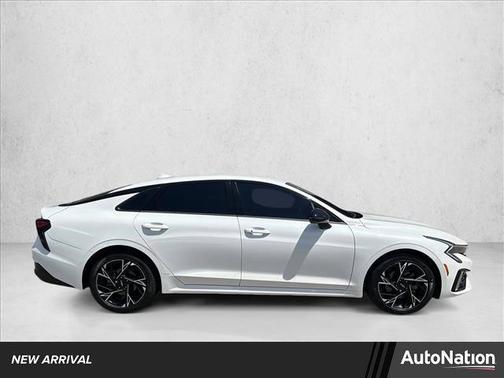 Snow White Pearl 2025 Kia K5 GT-Line