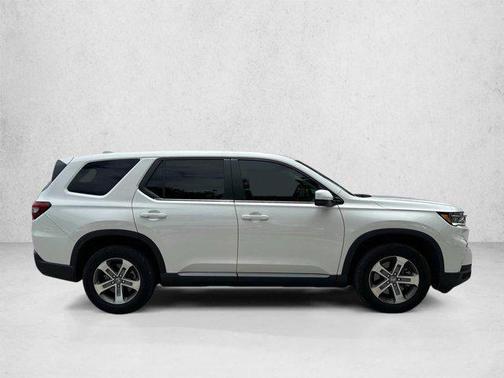 Platinum White Pearl 2023 Honda Pilot 2WD EX-L 7 Passenger