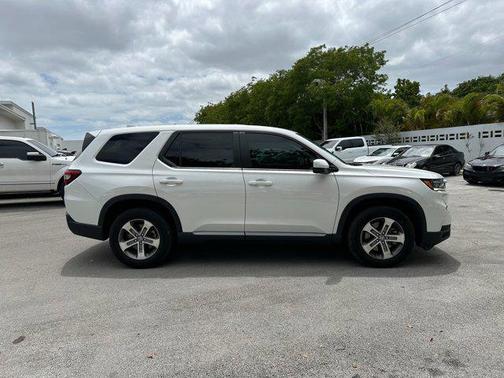 Platinum White Pearl 2023 Honda Pilot 2WD EX-L 7 Passenger