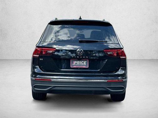Platinum Gray Metallic 2024 Volkswagen Tiguan 2.0T SE