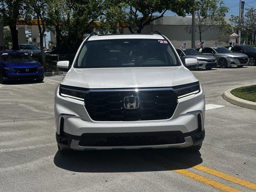 2025 Honda Pilot Touring 8-Passenger