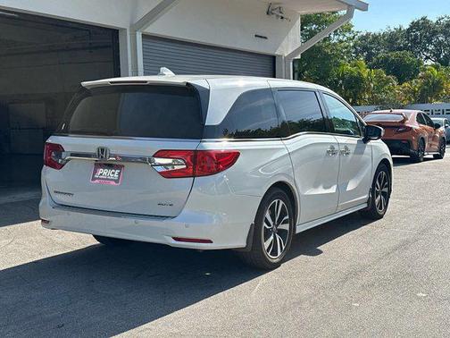 White Diamond Pearl 2018 Honda Odyssey Elite