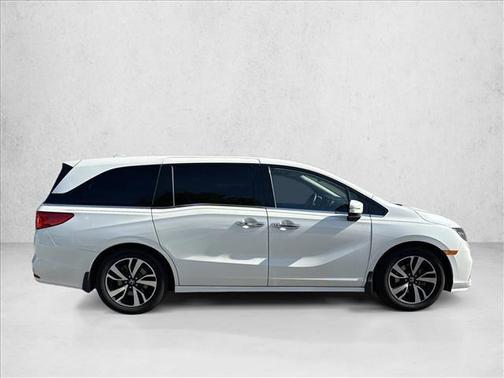 White Diamond Pearl 2018 Honda Odyssey Elite