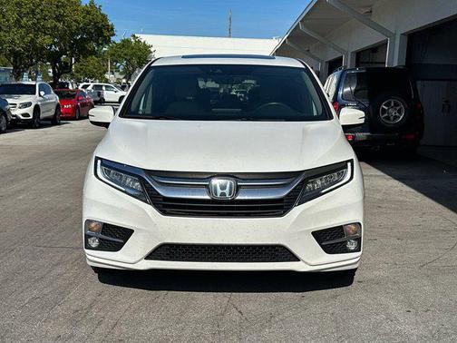 White Diamond Pearl 2018 Honda Odyssey Elite