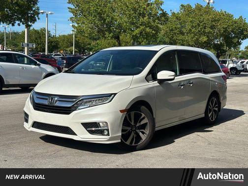 White Diamond Pearl 2018 Honda Odyssey Elite