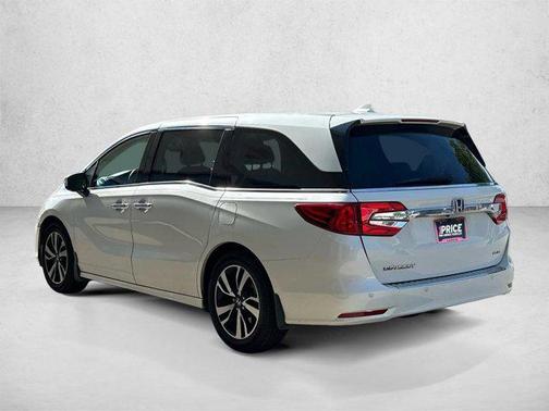 White Diamond Pearl 2018 Honda Odyssey Elite