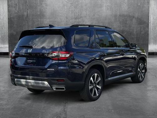 2025 Honda Pilot Touring 8-Passenger