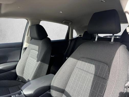 Crystal Black Pearl 2027 Honda HR-V LX